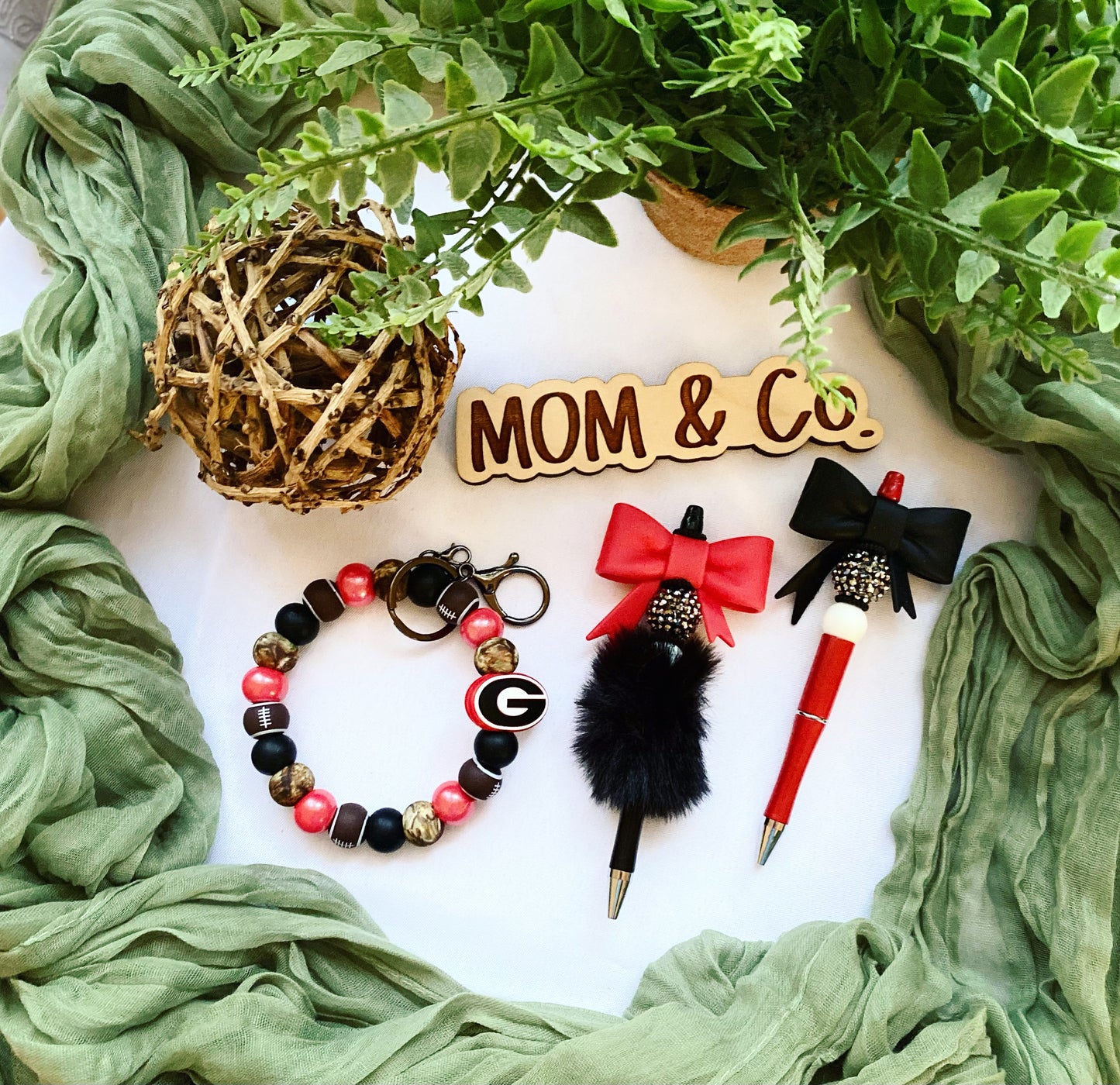 Georgia Bulldawgs Bow Bead Wristlet and Pen