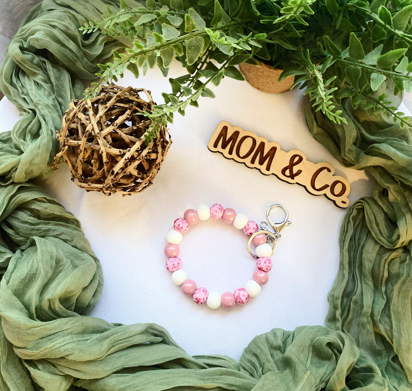 Pink Bows Bead Wristlet