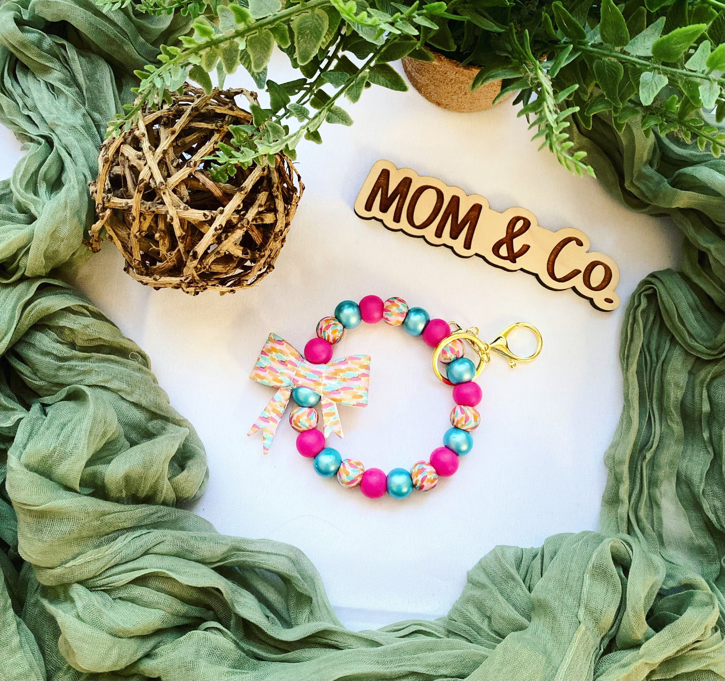 Pink Brush Bow Bead Wristlet