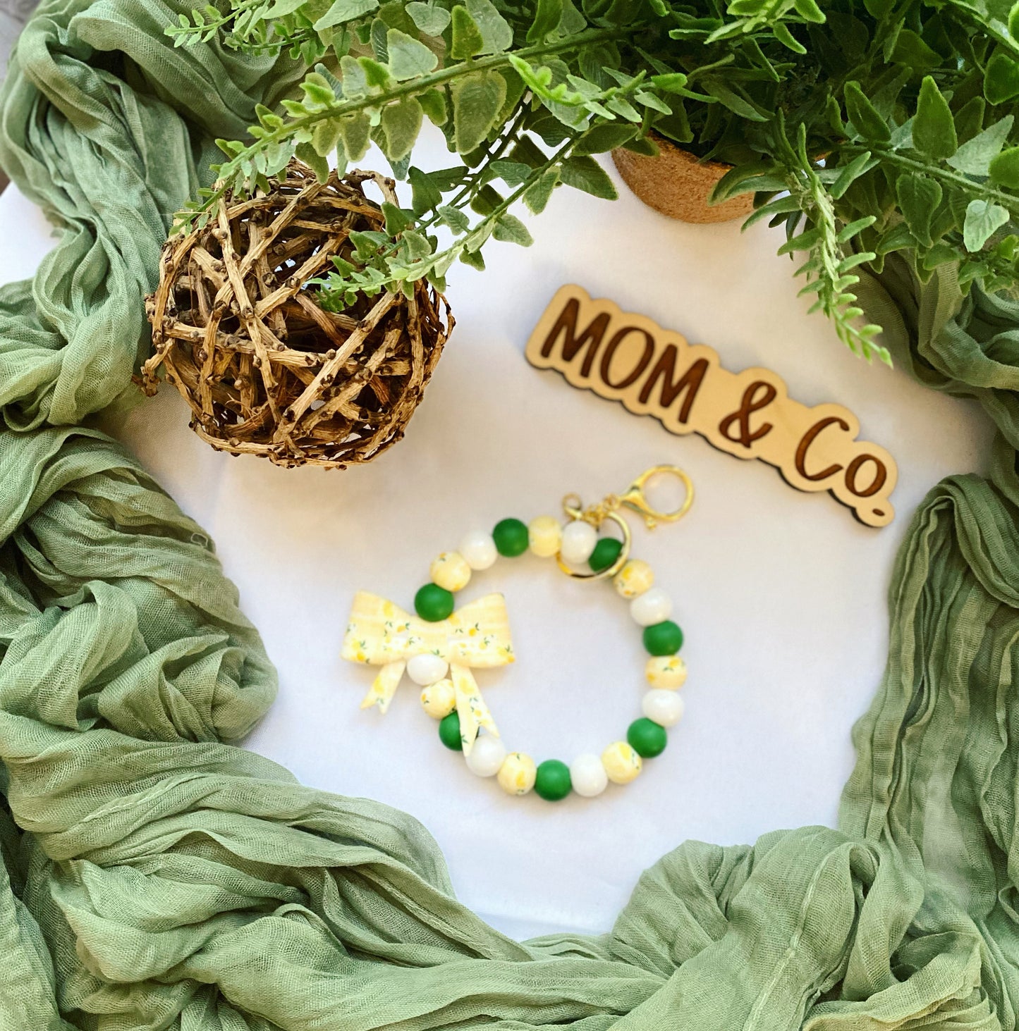 Lemondrop Bow Bead Wristlet